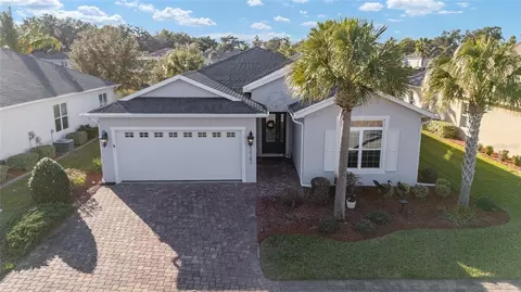 10161 Julia Isles Ave, Oxford, FL 34484