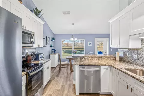 Kitchen - 36700 Oconee Ave, Eustis, FL 32736 photo 3 of 3