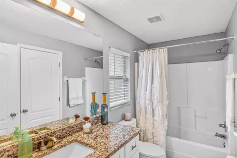 Bath - 36700 Oconee Ave, Eustis, FL 32736 photo 3 of 4