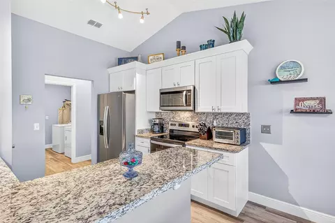 Kitchen - 36700 Oconee Ave, Eustis, FL 32736 photo 2 of 3