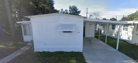 927 Village Dr, Wildwood, FL 34785