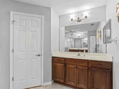 Bath - 1907 NW 85th Loop, Ocala, FL 34475 photo 2 of 4
