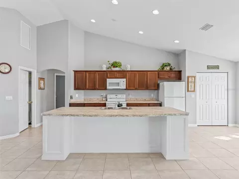Kitchen - 1907 NW 85th Loop, Ocala, FL 34475 photo 2 of 6