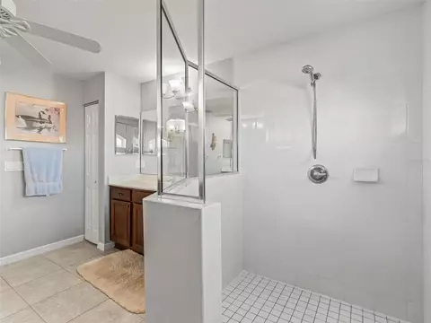 Bath - 1907 NW 85th Loop, Ocala, FL 34475 photo 3 of 4