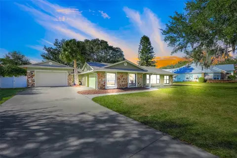 3111 Lakeshore Dr, Mount Dora, FL 32757