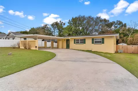 6842 Fern Cir, Leesburg, FL 34748