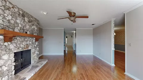 Living - 13 Hermosa Dr, Eustis, FL 32726 photo 4 of 15