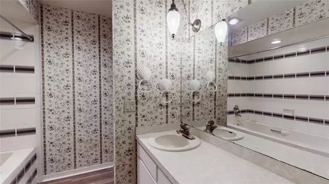 Bath - 13 Hermosa Dr, Eustis, FL 32726 photo 3 of 4