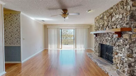 Living - 13 Hermosa Dr, Eustis, FL 32726 photo 2 of 15
