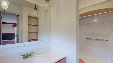 Bath - 13 Hermosa Dr, Eustis, FL 32726 photo 2 of 4