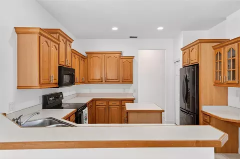 Kitchen - 19337 Spring Oak Dr, Eustis, FL 32736 photo 3 of 10