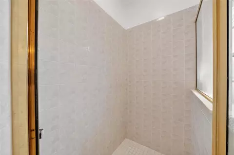 Bath - 19337 Spring Oak Dr, Eustis, FL 32736 photo 3 of 6