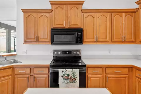 Kitchen - 19337 Spring Oak Dr, Eustis, FL 32736 photo 6 of 10