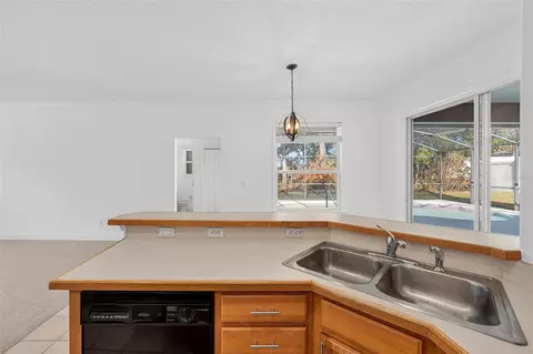 Kitchen - 19337 Spring Oak Dr, Eustis, FL 32736 photo 9 of 10