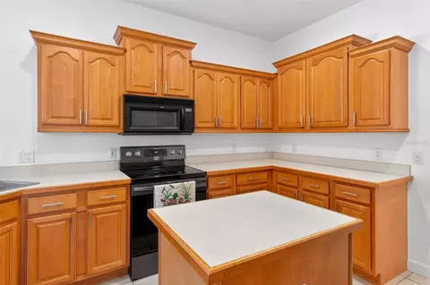 Kitchen - 19337 Spring Oak Dr, Eustis, FL 32736 photo 2 of 10