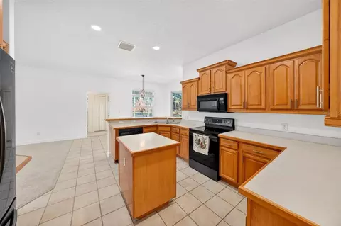 Kitchen - 19337 Spring Oak Dr, Eustis, FL 32736 photo 7 of 10