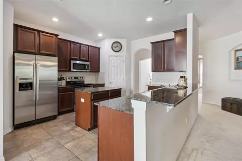 Kitchen - 30337 Gidran Ter, Mount Dora, FL 32757 photo 4 of 6
