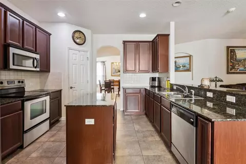 Kitchen - 30337 Gidran Ter, Mount Dora, FL 32757 photo 3 of 6
