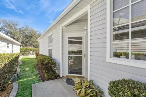 25239 Cranes Roost Cir, Leesburg, FL 34748