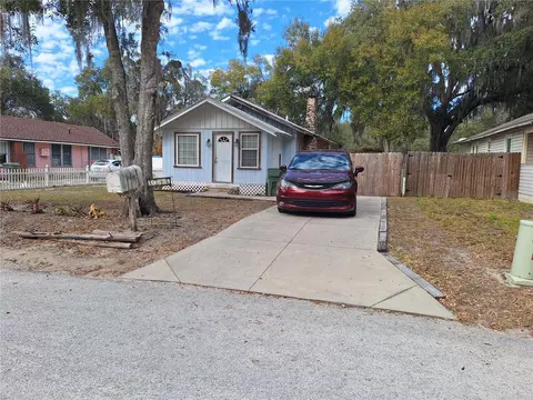 2306 Edgewater Ave, Leesburg, FL 34748