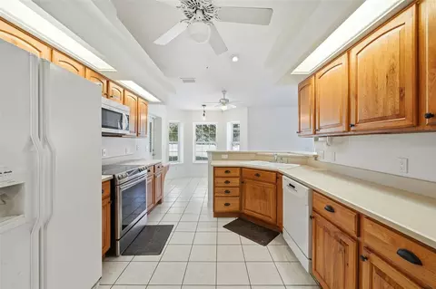 Kitchen - 36841 Reserve Dr, Eustis, FL 32736 photo 2 of 4