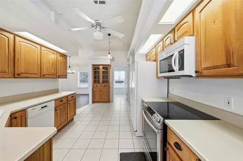 Kitchen - 36841 Reserve Dr, Eustis, FL 32736 photo 1 of 4