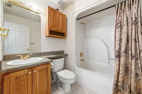 Bath - 36841 Reserve Dr, Eustis, FL 32736 photo 4 of 5
