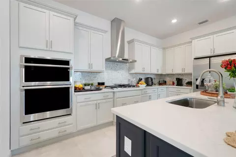 Kitchen - 1990 Wallingford Loop, Mount Dora, FL 32757 photo 2 of 4