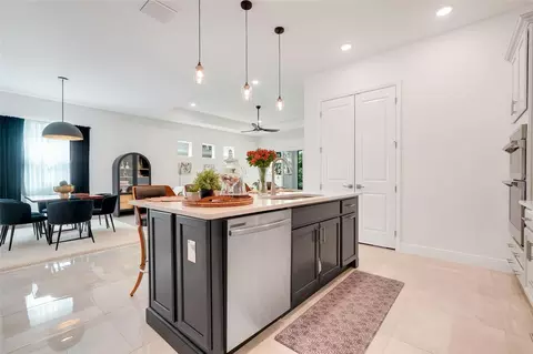 Kitchen - 1990 Wallingford Loop, Mount Dora, FL 32757 photo 4 of 4