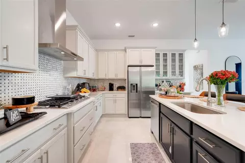 Kitchen - 1990 Wallingford Loop, Mount Dora, FL 32757 photo 3 of 4