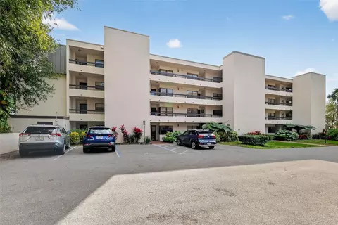 501 W Old Us Highway 441 #105, Mount Dora, FL 32757