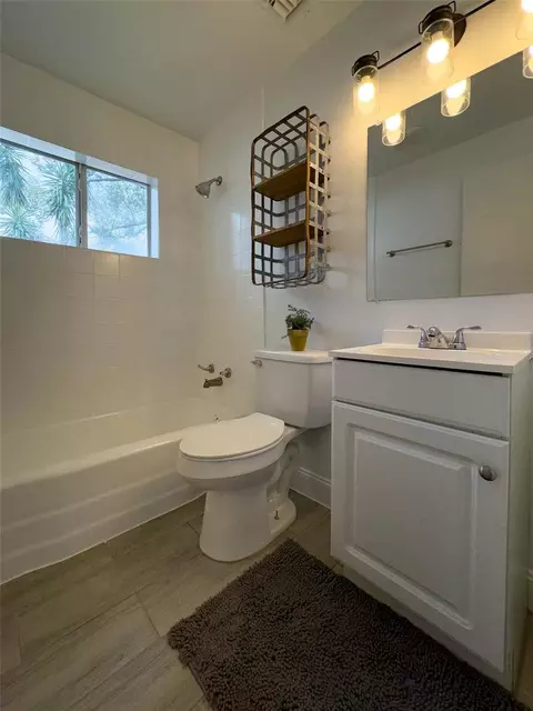 Bath - 1047 Clay Blvd, Eustis, FL 32726 photo 1 of 2