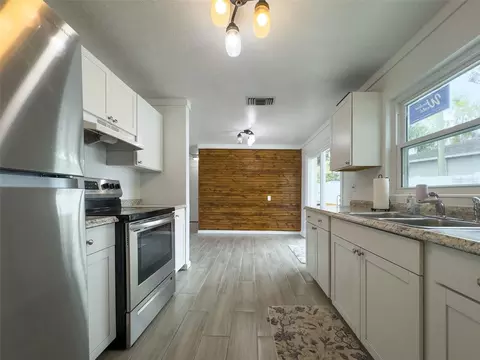 Kitchen - 1047 Clay Blvd, Eustis, FL 32726 photo 2 of 3