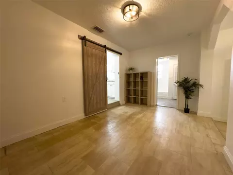 Living - 1047 Clay Blvd, Eustis, FL 32726 photo 4 of 4