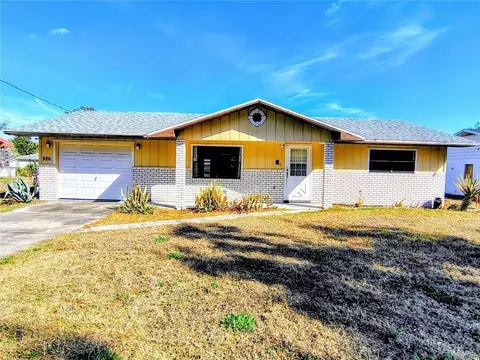 926 Cr 467, Lake Panasoffkee, FL 33538