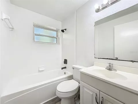 Bath - 301 E Atwater Ave, Eustis, FL 32726 photo 5 of 5