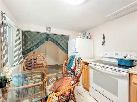 Kitchen - 301 E Atwater Ave, Eustis, FL 32726 photo 6 of 8