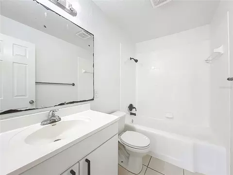 Bath - 301 E Atwater Ave, Eustis, FL 32726 photo 1 of 5
