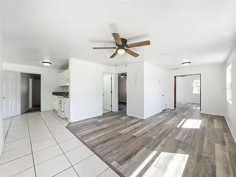 Living - 301 E Atwater Ave, Eustis, FL 32726 photo 1 of 15