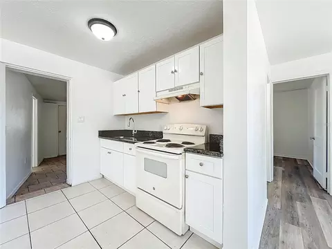 Kitchen - 301 E Atwater Ave, Eustis, FL 32726 photo 1 of 8