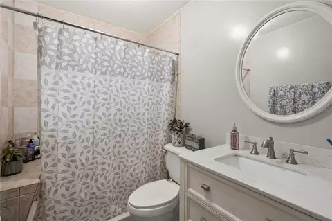 Bath - 12237 Cr 727, Webster, FL 33597 photo 2 of 3