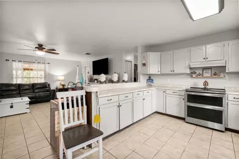 Kitchen - 12237 Cr 727, Webster, FL 33597 photo 3 of 5