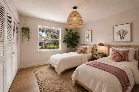Bedroom - 1310 E Crooked Lake Dr, Eustis, FL 32726 photo 4 of 6