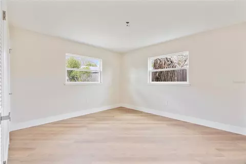 Bedroom - 1310 E Crooked Lake Dr, Eustis, FL 32726 photo 2 of 6
