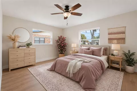 Bedroom - 1310 E Crooked Lake Dr, Eustis, FL 32726 photo 3 of 6