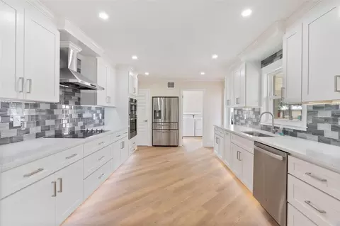 Kitchen - 1310 E Crooked Lake Dr, Eustis, FL 32726 photo 1 of 5