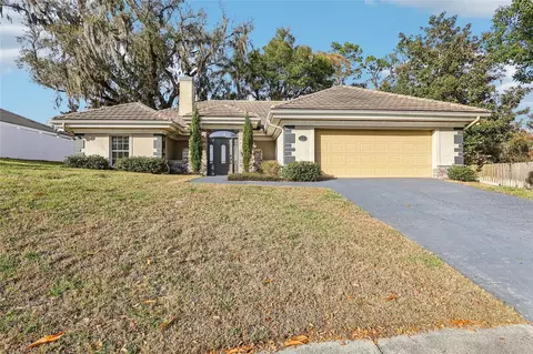 2115 Oak Leaf Cir, Mount Dora, FL 32757