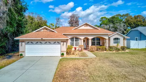 12733 Pine Island Dr, Leesburg, FL 34788