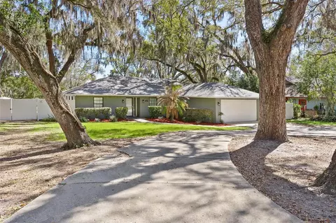 405 W Mirror Lake Dr, Fruitland Park, FL 34731