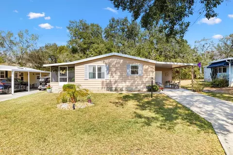 520 Saint Andrews Blvd, Lady Lake, FL 32159